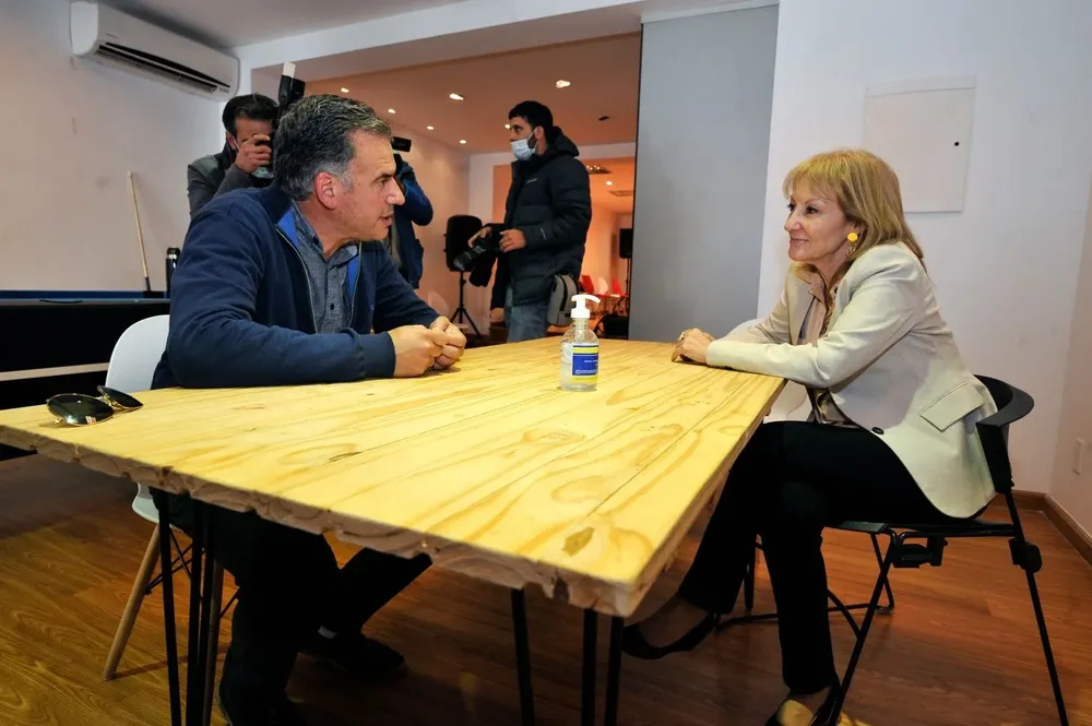 Yamandú Orsi y Carolina Cosse