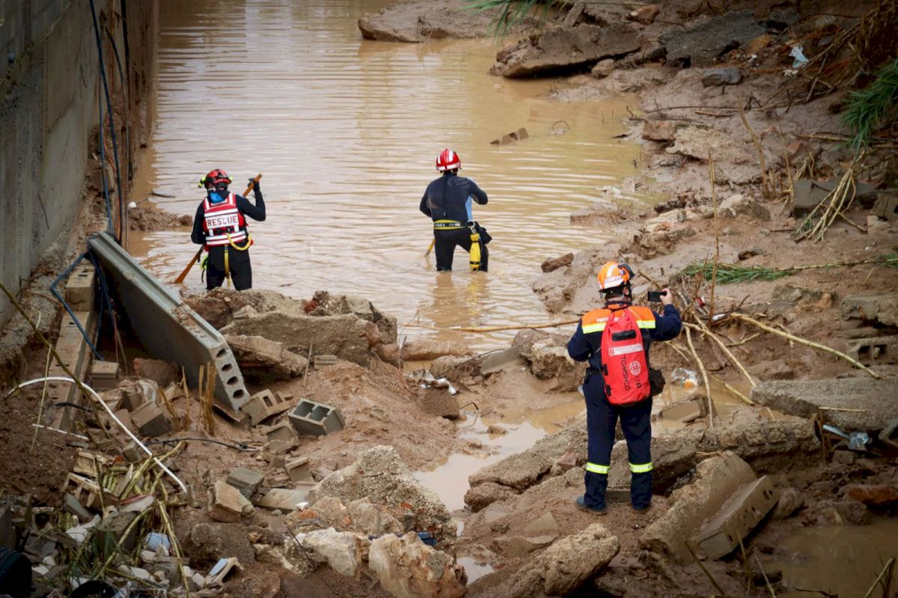Los equipos de búsqueda siguen buscando desaparecidos.