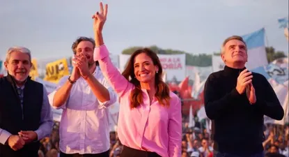 Tolosa Paz en un acto junto a los ministros más leales a Alberto Fernández