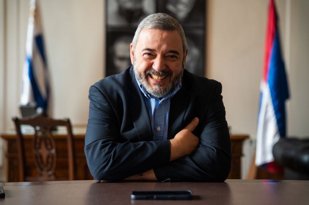 El intendente Mario Bergara en el despacho del piso 2 de la Intendencia de Montevideo.&nbsp;