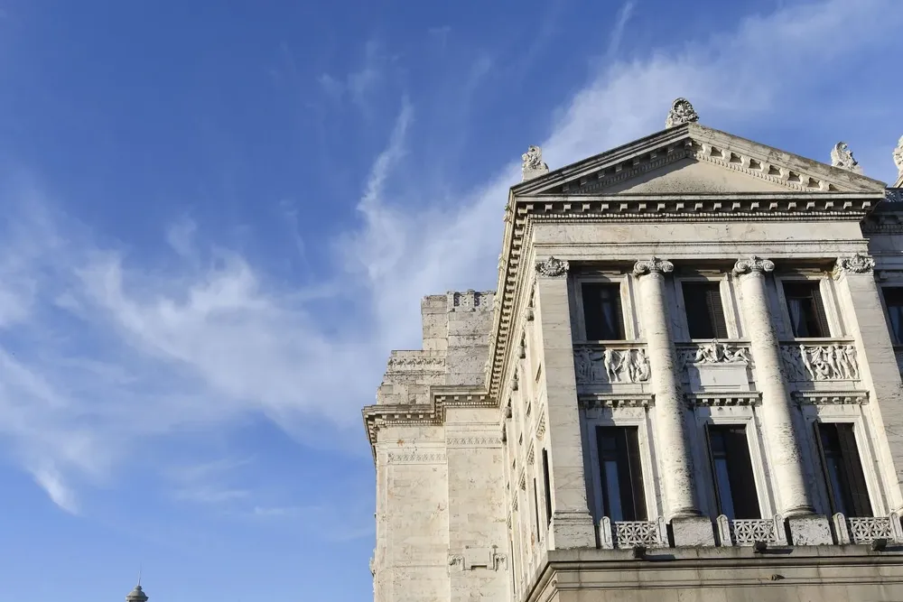 Blancos triplicaron recaudación por cargos políticos respecto a 2019 y FA acentuó su caída