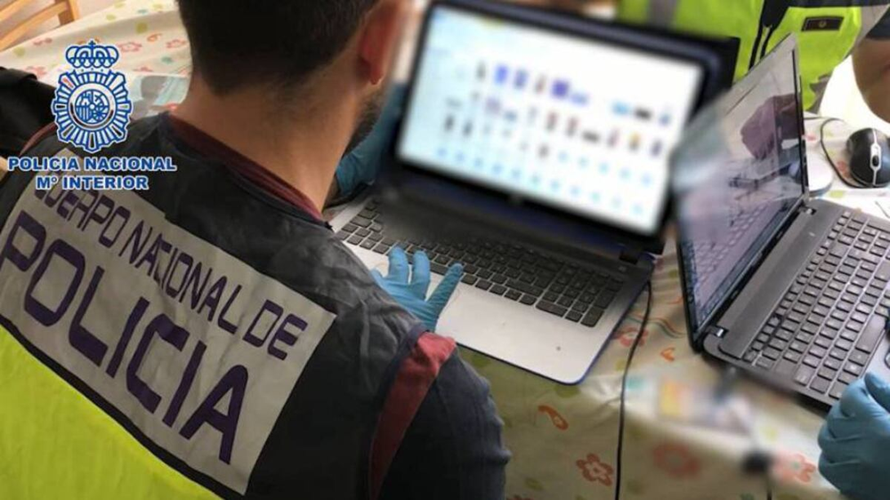 Agentes de la Policía Nacional de España en el operativo contra la pornografía infantil.