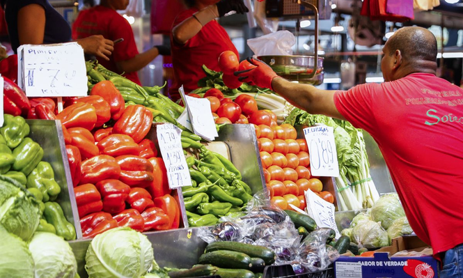 El IPC baja al 3,4% en España por el aceite y gasolinas y los alimentos se moderan al 4,2%