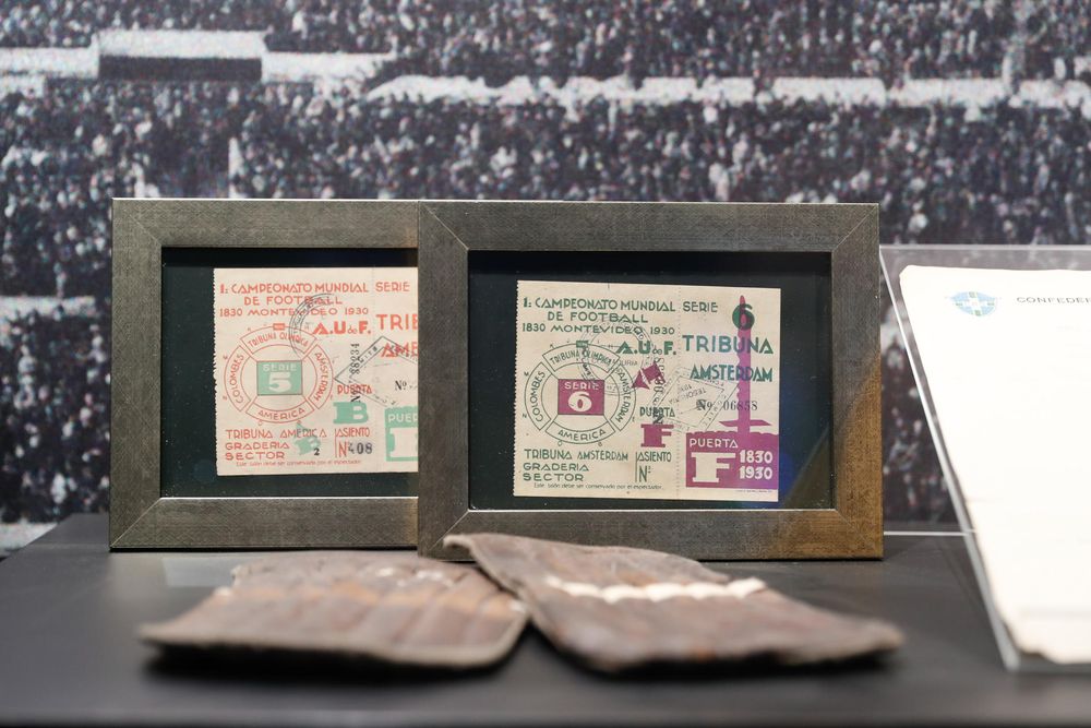 Entradas a partidos de la Copa Mundial Uruguay 1930, exhibidas en el museo de la Conmebol, en Luque 