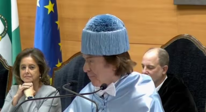 El mítico cantante Raphael fue investido como doctor honoris causa por la Universidad de Jaén