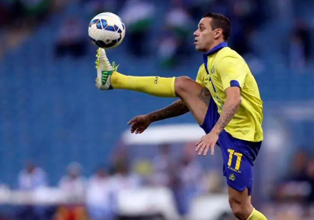 Fabián Estoyanoff con la camiseta de Al Nassr de Arabia Saudita