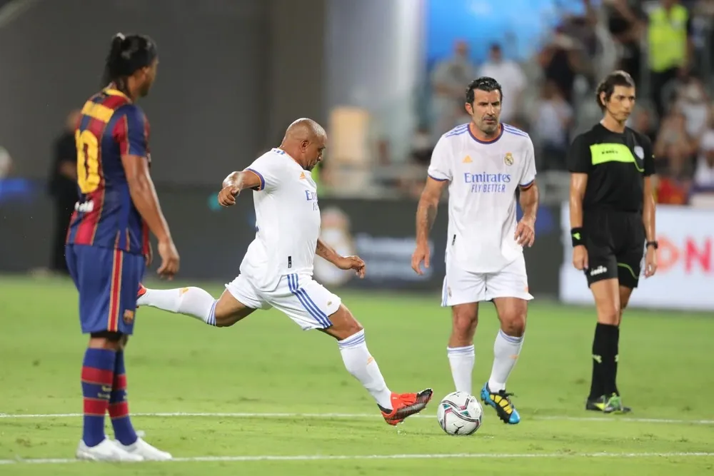 Roberto Carlos le pega como siempre