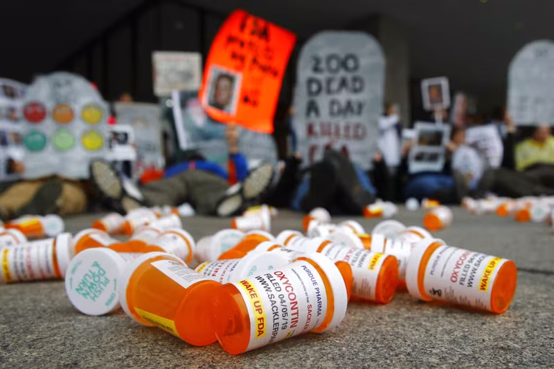 Las muertes por sobredosis en EEUU registran su caída más prolongada en décadas: qué lo explica