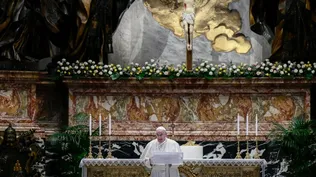El Papa Francisco habla antes de entregar su Bendición Urbi et Orbi, después de celebrar la Misa de Pascua el 4 de abril de 2021 en la Basílica de San Pedro