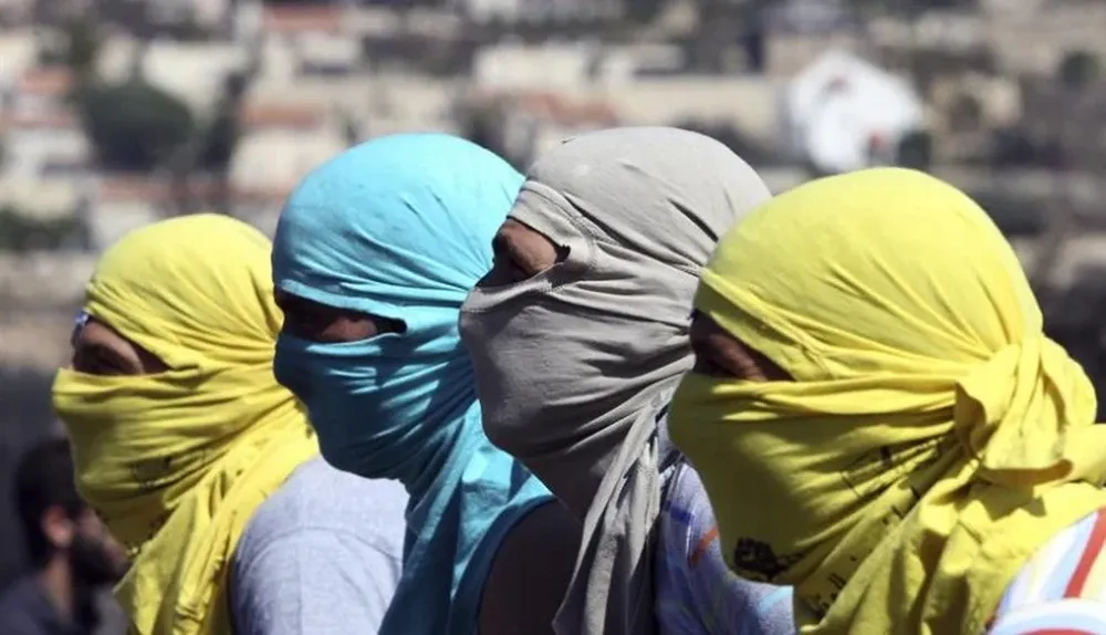 Los informes sobre las novedades observadas se envían a través de un formulario en línea titulado “Informe sobre presuntas violaciones de las leyes de planificación y construcción”, una plataforma informática que reemplazó el centro de atención telefónica de la “Sala de Operaciones C”, un organismo de la Administración Civil establecido a finales de 2020.