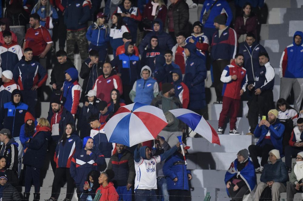 Hinchas de Nacional en el partido ante Deportivo Maldonado