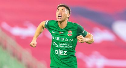 Damián García celebra su primer gol para Shabab Al Ahli de Emiratos Árabes Unidos