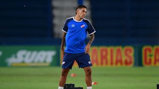 Nacional expectante por la situación de Christian Oliva: no puede firmar con Santos por una deuda del equipo de Neymar aunque en Brasil informan una posible solución