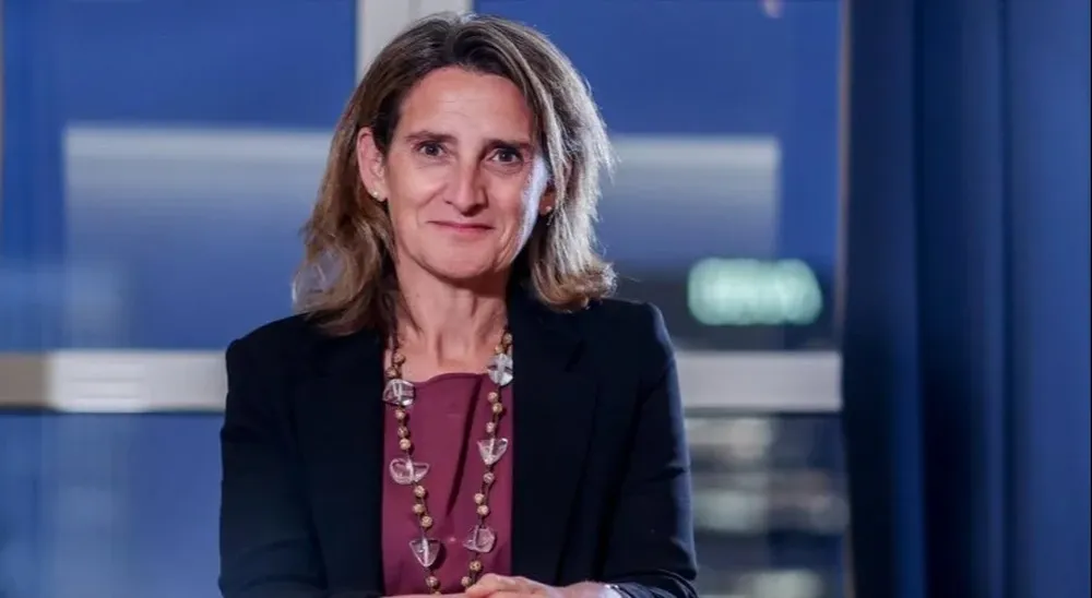 la Comisión Permanente del organismo haya aprobado por unanimidad expresar su rotundo rechazo a las críticas de la también ministra de Transición Ecológica al considerar que son contrarias al deber de respeto a la independencia judicial. Desde el organismo, caducado desde hace más de cinco años, han reclamado así responsabilidad institucional para evitar la utilización política de la Justicia.