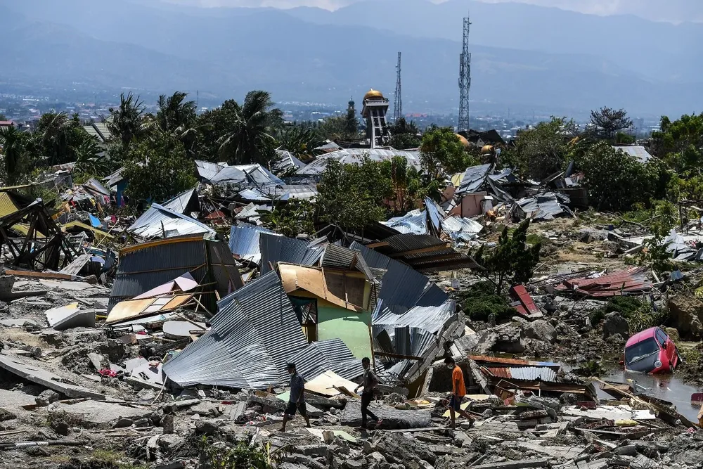 Un tsunami y un terremoto ocurridos el 28 de setiembre destruyeron viviendas en Indonesia y dejaron al menos 1.200 muertos