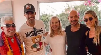 perciavalle y jimmy castilhos se cruzaron con luis suarez y les dio sus buenos deseos para el casamiento
