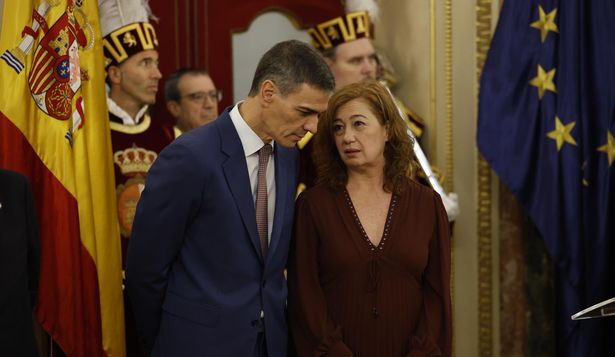 El presidente del Gobierno, Pedro Sánchez, y la presidenta de Congreso, Francina Armengol, durante el acto institucional por el Día de la Constitución, este sábado, en el Congreso de los Diputados.