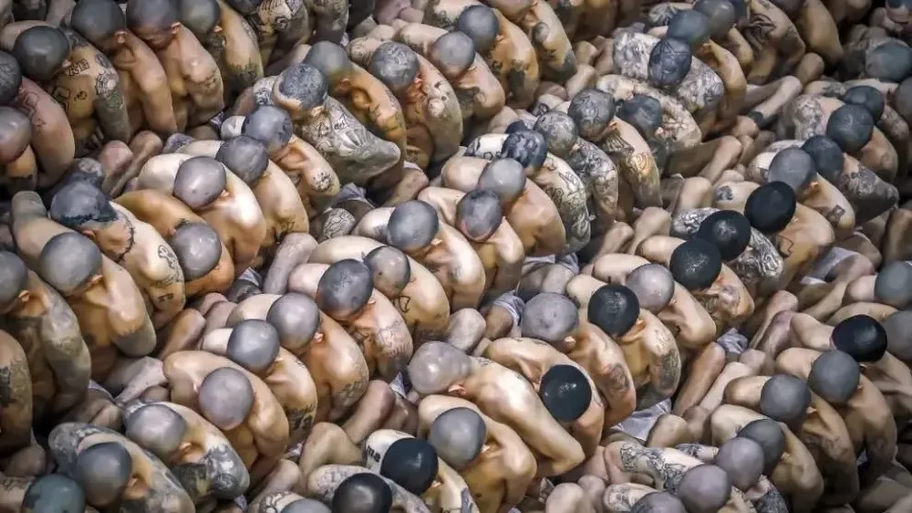 reformas aprobadas incluyen el aumento de condenas de 45 a 60 años por liderar grupos delincuenciales en El Salvador.