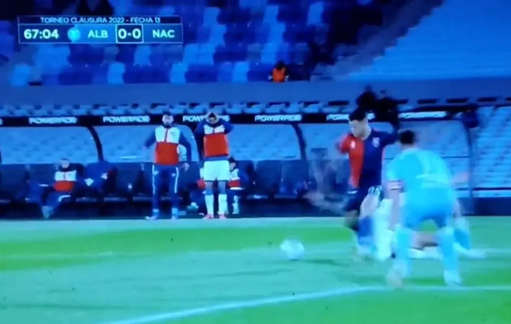 Las manos de Risso en la cabeza