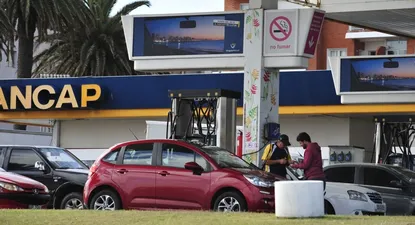 Una buena para Ancap: el petróleo cayó 5% y quita presión a ajuste de nafta