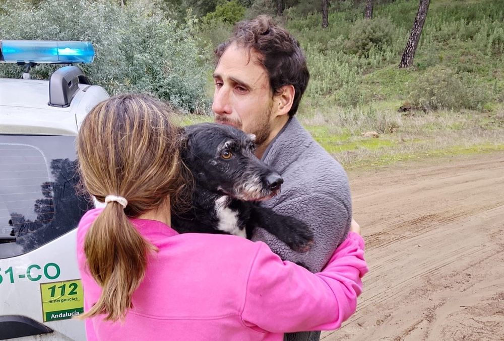 El momento del reencuentro entre Boro y su familia.
