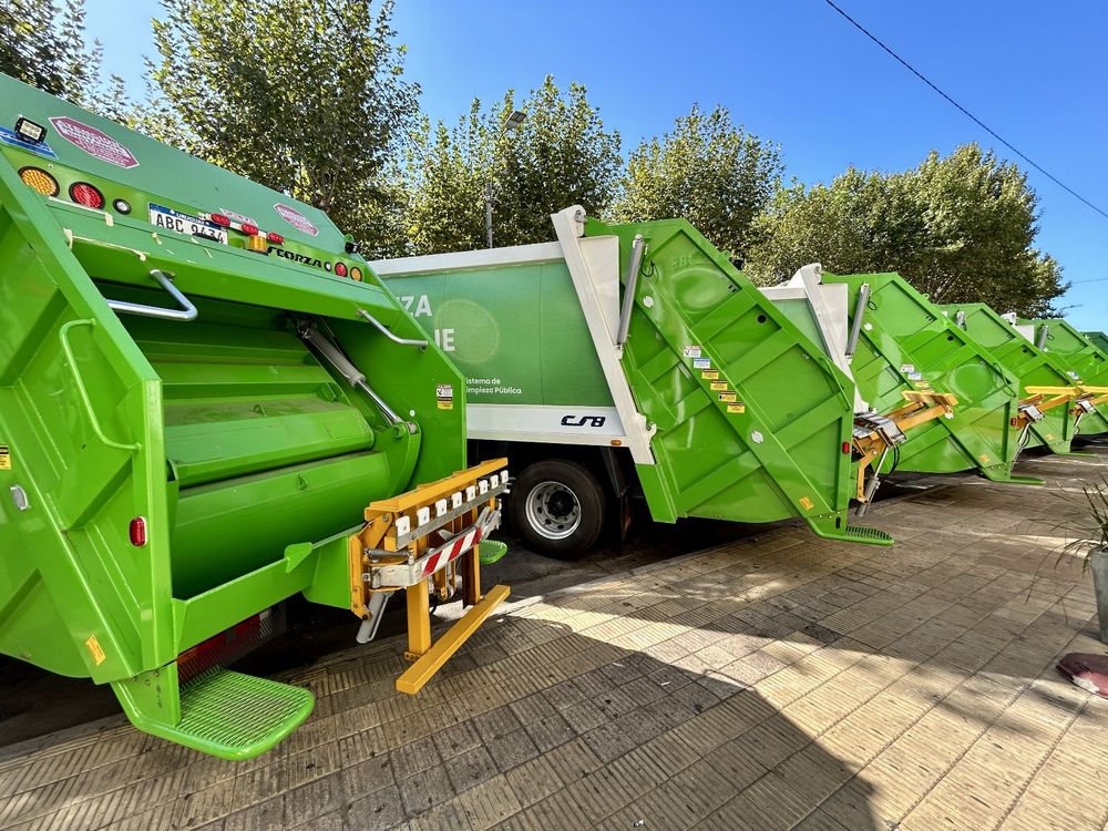 Camiones de limpieza en Canelones