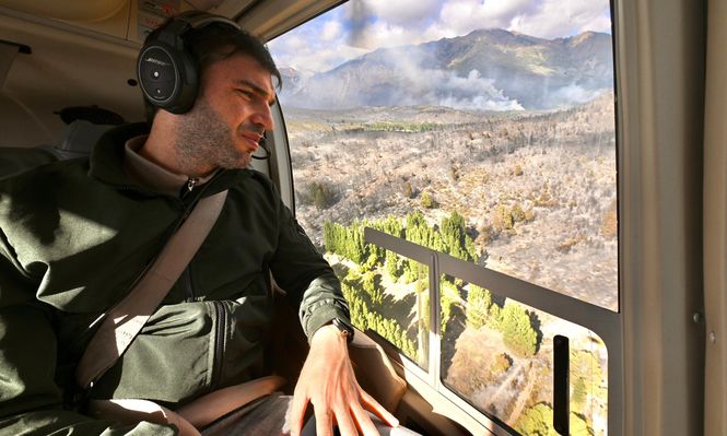 El gobernador de Chubut denunció incendios intencionales tras el desalojo a un grupo mapuche