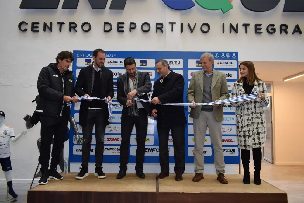 Mario Rebollo, Diego Godin, Andres Scotti, Álvaro Delgado, Sebastian Bauzá y Paula Gomez