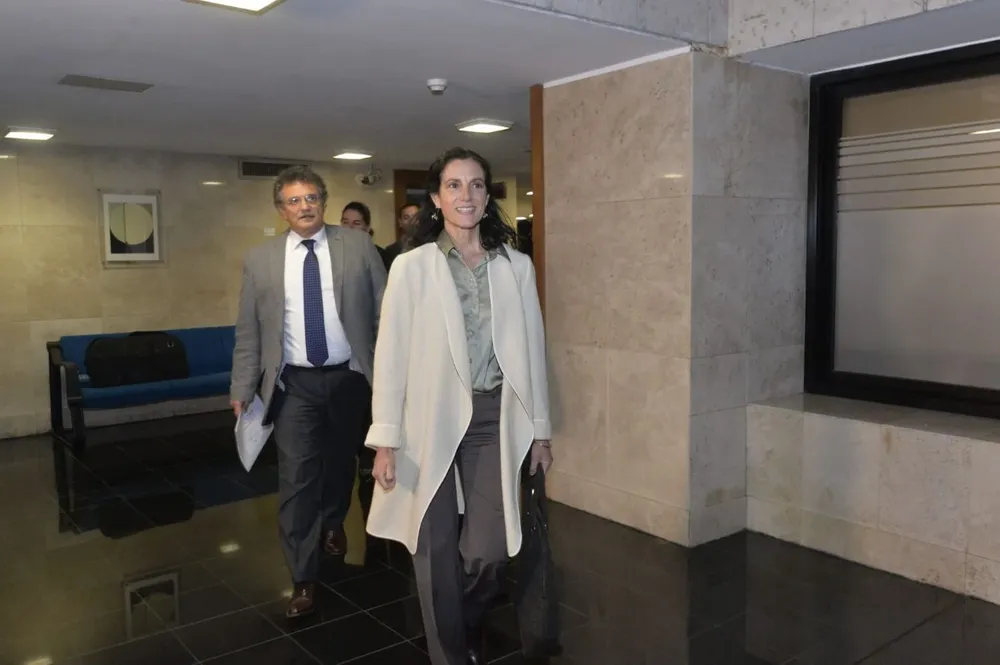 Azucena Arbeleche se reunió con legisladores para presentarles la Rendición de Cuentas