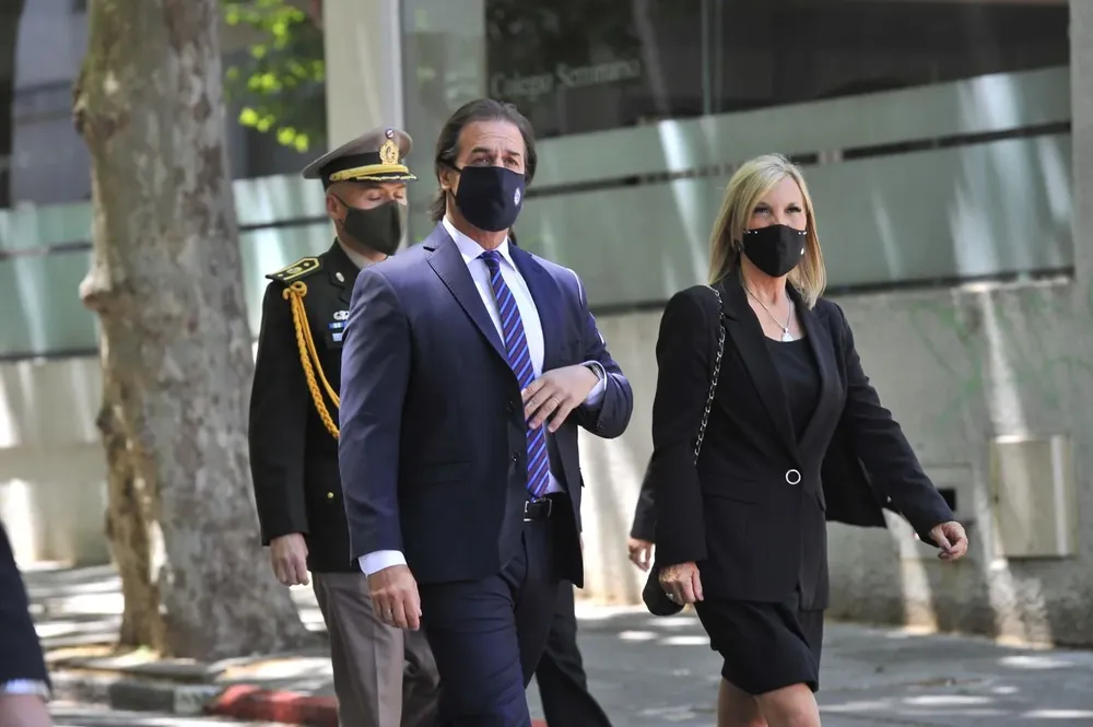 Beatriz Argimón, vicepresidenta de la República, asumió este jueves  la presidencia de Uruguay