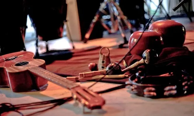 Una noche larga a puro calor musical y callejero