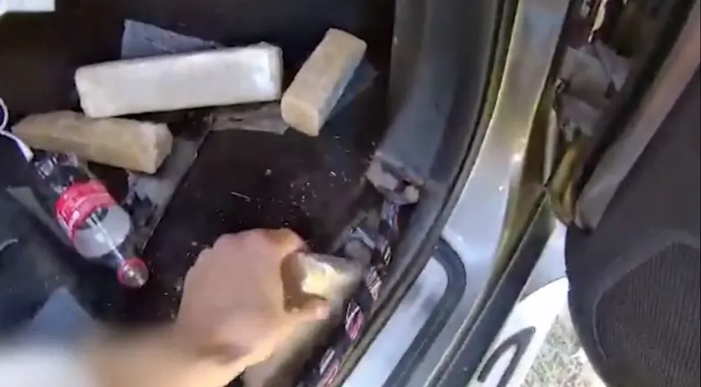 Incautación realizada a auto con matrícula paraguaya en los accesos a Montevideo