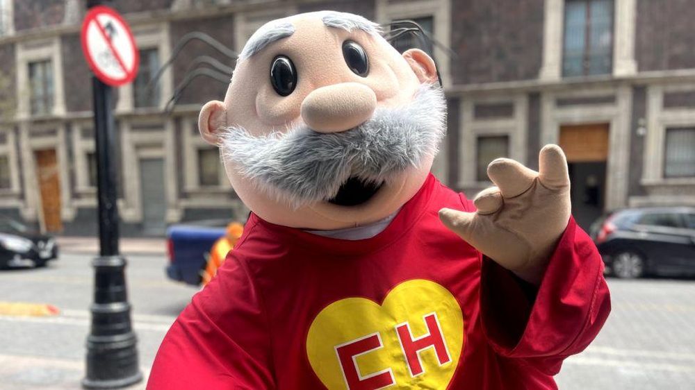 El Dr Simi en personaje del Chapulín Colorado.