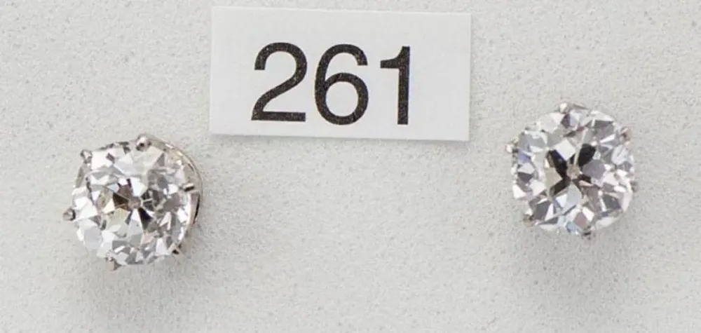 Un par de tornillos de 18 quilates con brillantes de 3,50 quilates