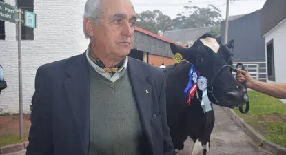 Juan Ignacio Mangado Cenoz, delante de la Gran Campeona de PI en la Mercoláctea 2023.