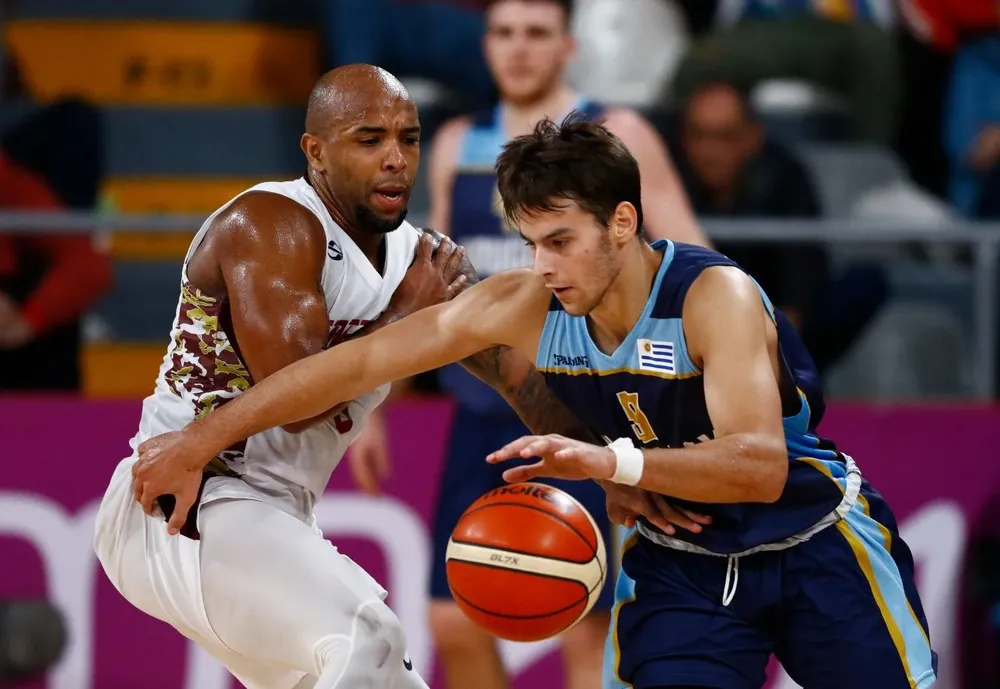 Santiago Vescovi con la selección uruguaya de básquetbol Santiago Vescovi con la selección uruguaya de básquetbol