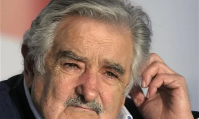Mujica viajará a China para cerrar acuerdo por regasificadora