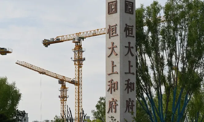 Evergrande anunció que reanudó los trabajos en más de 10 proyectos paralizados.