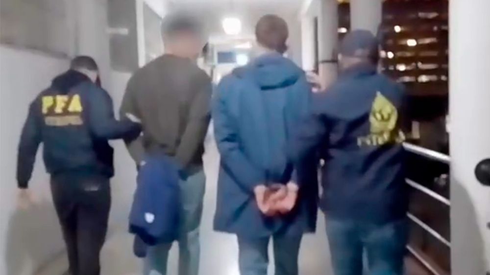 Jegou y Auradou, los dos jugadores detenidos por la Policía Federal Argentina, están acusados de abuso sexual y lesiones