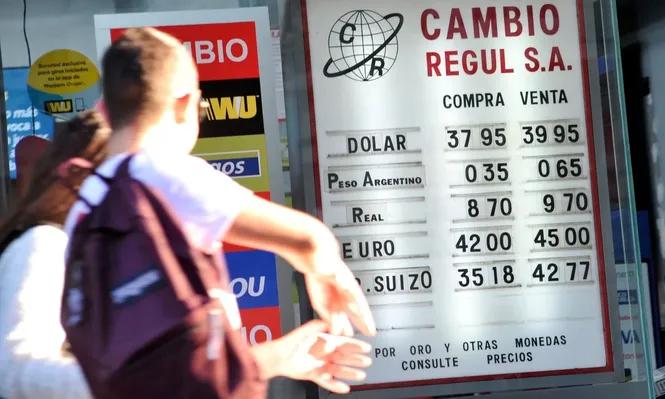El dólar volvió a subir y roza los $ 40 en la venta al público