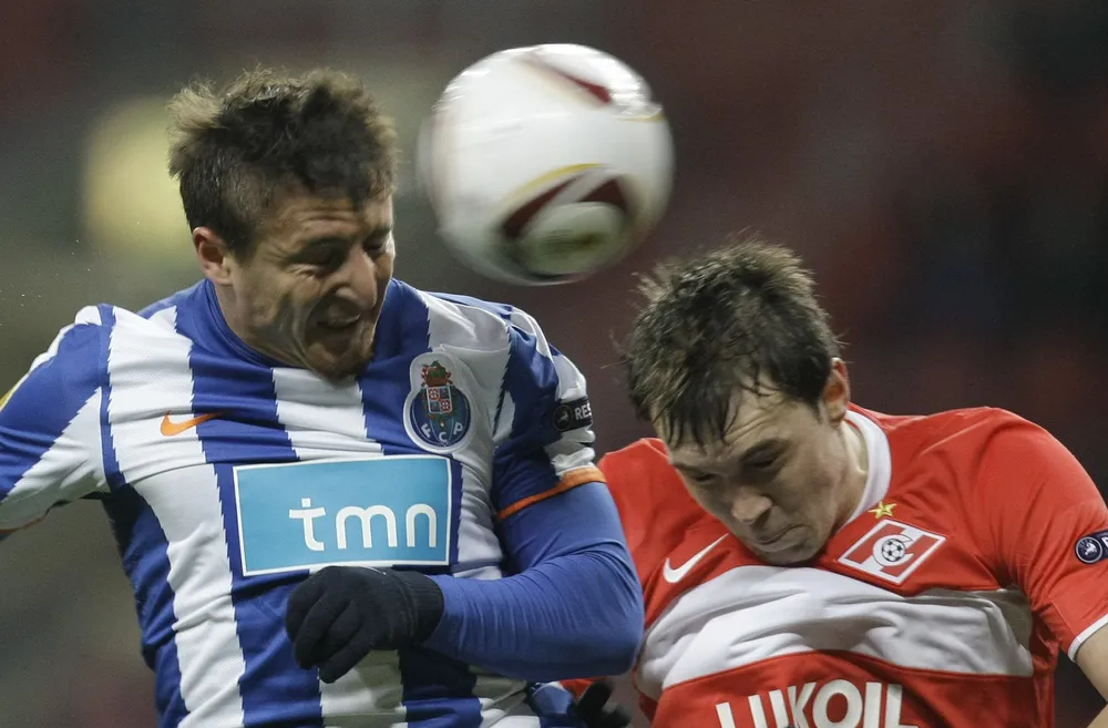 El volante aportó su gol para Porto