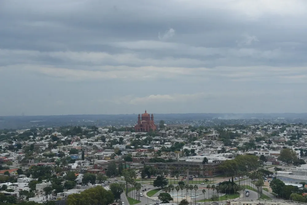 El niño se entregó a la policía acompañado por su madre.