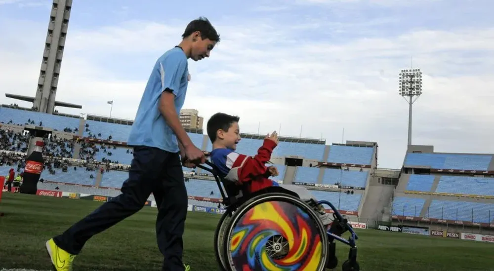 Los niños de la Fundación Teletón cumplieron su sueño y el sábado ingresaron al Estadio Cetenario, a fotografiarse con los jugadores