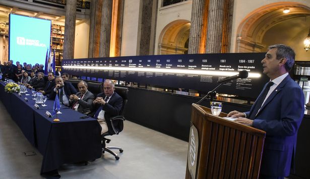 Más crédito corporativo, foco en las pequeñas empresas y continuidad: hoy asumió el nuevo presidente del BROU