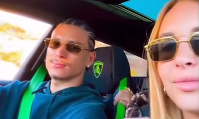Darwin Núñez y su esposa, Lorena Mañas pasearon en su Lamborghini por Inglaterra
