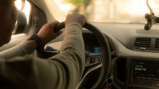 Por diferentes motivos alguien puede necesitar un chofer que maneje su auto, por ejemplo: fue a una fiesta, y tomó alcohol pero quería volver en la comodidad de su auto