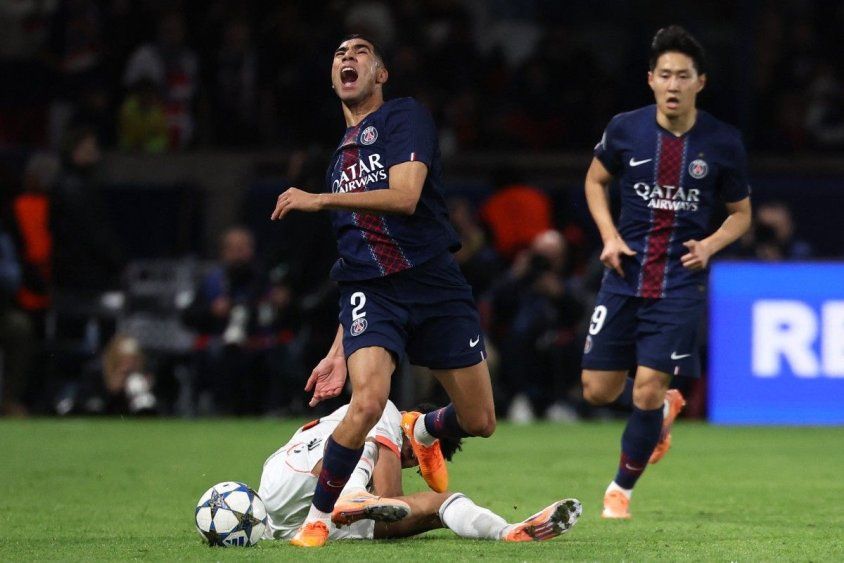 La tremenda entrada de Luis Díaz de Bayern Múnich sobre el marroquí Achraf Hakimi de Paris Saint-Germain por la Champions League