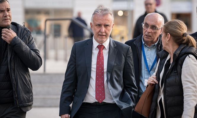 Ángel Víctor Torres a su llegada a una reunión en la Delegación del Gobierno de Canarias en Madrid