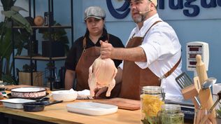 INAC, en su stand de la Expo Prado 2024, con el pollo como protagonista en este jueves 12 de setiembre.