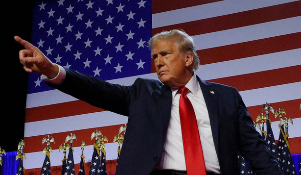 Donald Trump en su discurso anunciando los miles de despidos.